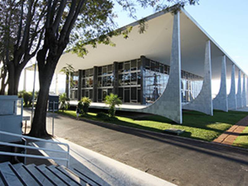 Noticia -  Tabelamento de dano moral na CLT não é teto para indenizações, decide STF